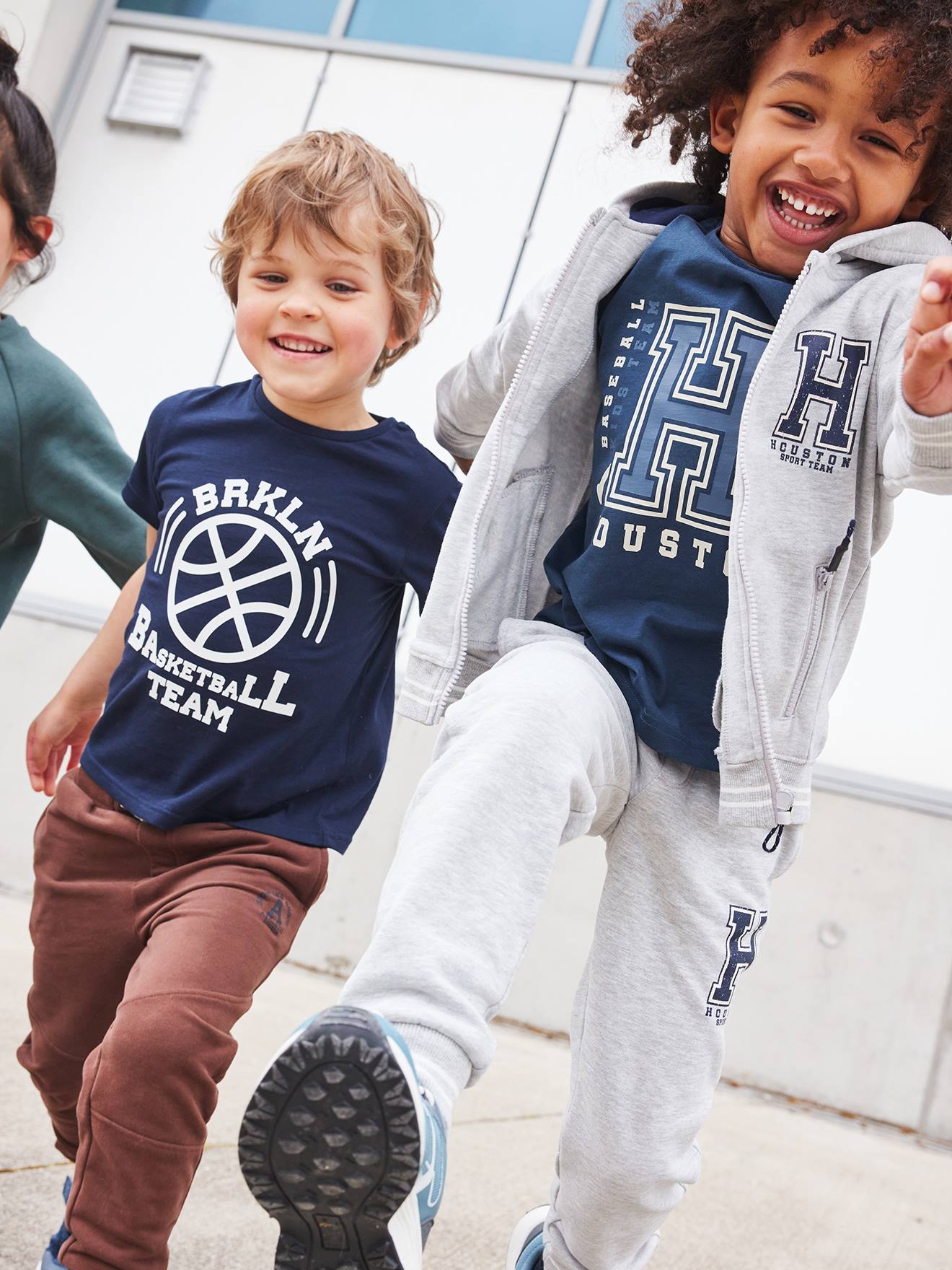 Sweat zippé à capuche sport garçon. gris chiné