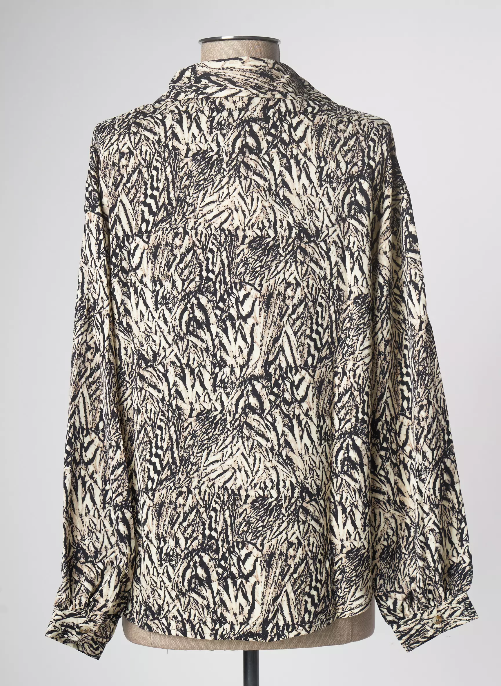 In April 1986 Blouses Femme couleur beige