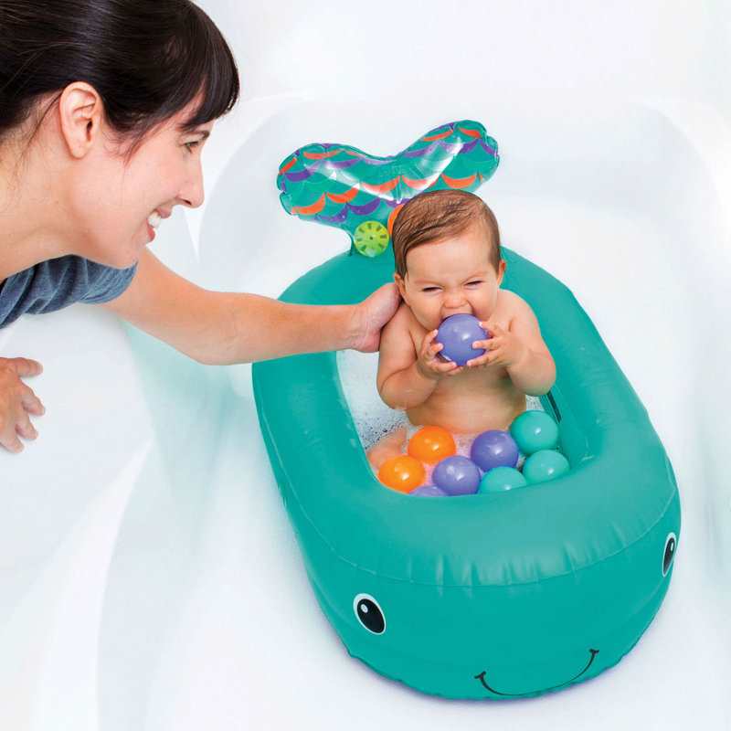 Baignoire gonflable baleine bleue avec balles de jeu Infantino