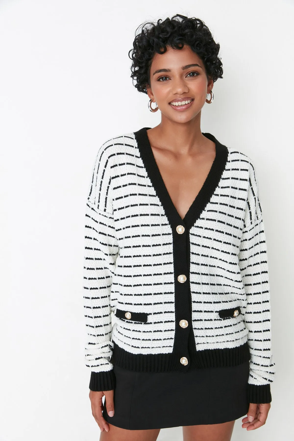 Trendyol Collection  Schwarz gestreifter Strick-Cardigan TWOAW23HI00261