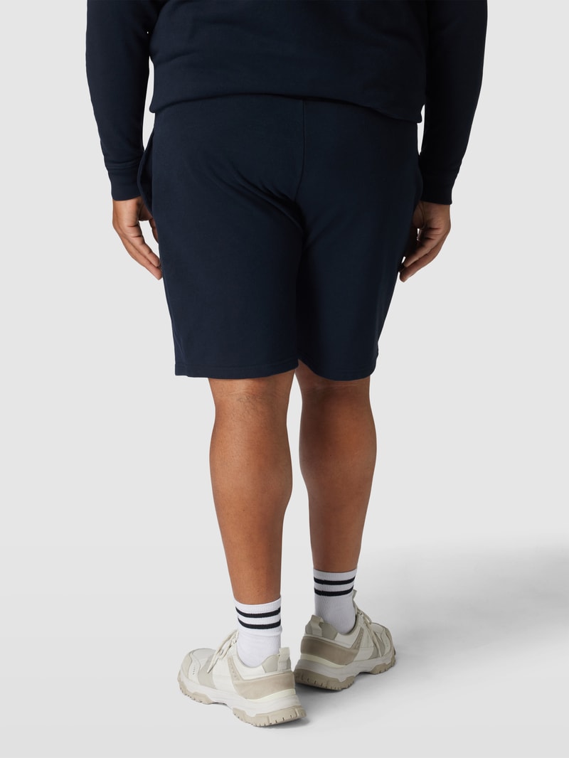 PLUS SIZE Sweatshorts mit Label-Stitching in dunkelblau