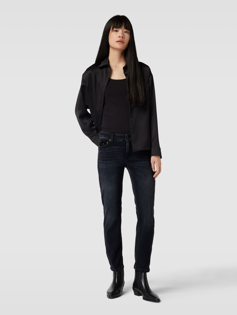 Jeans in verkürzter Passform in schwarz