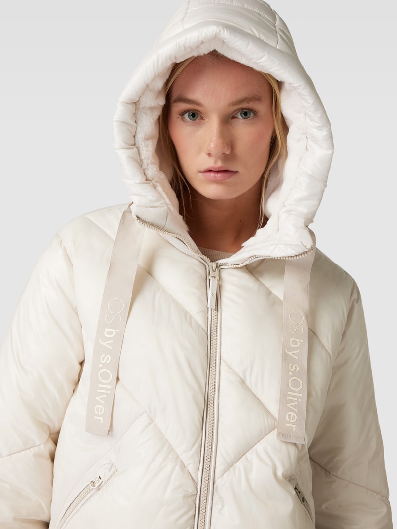 Steppjacke mit Reißverschlusstaschen in offwhite