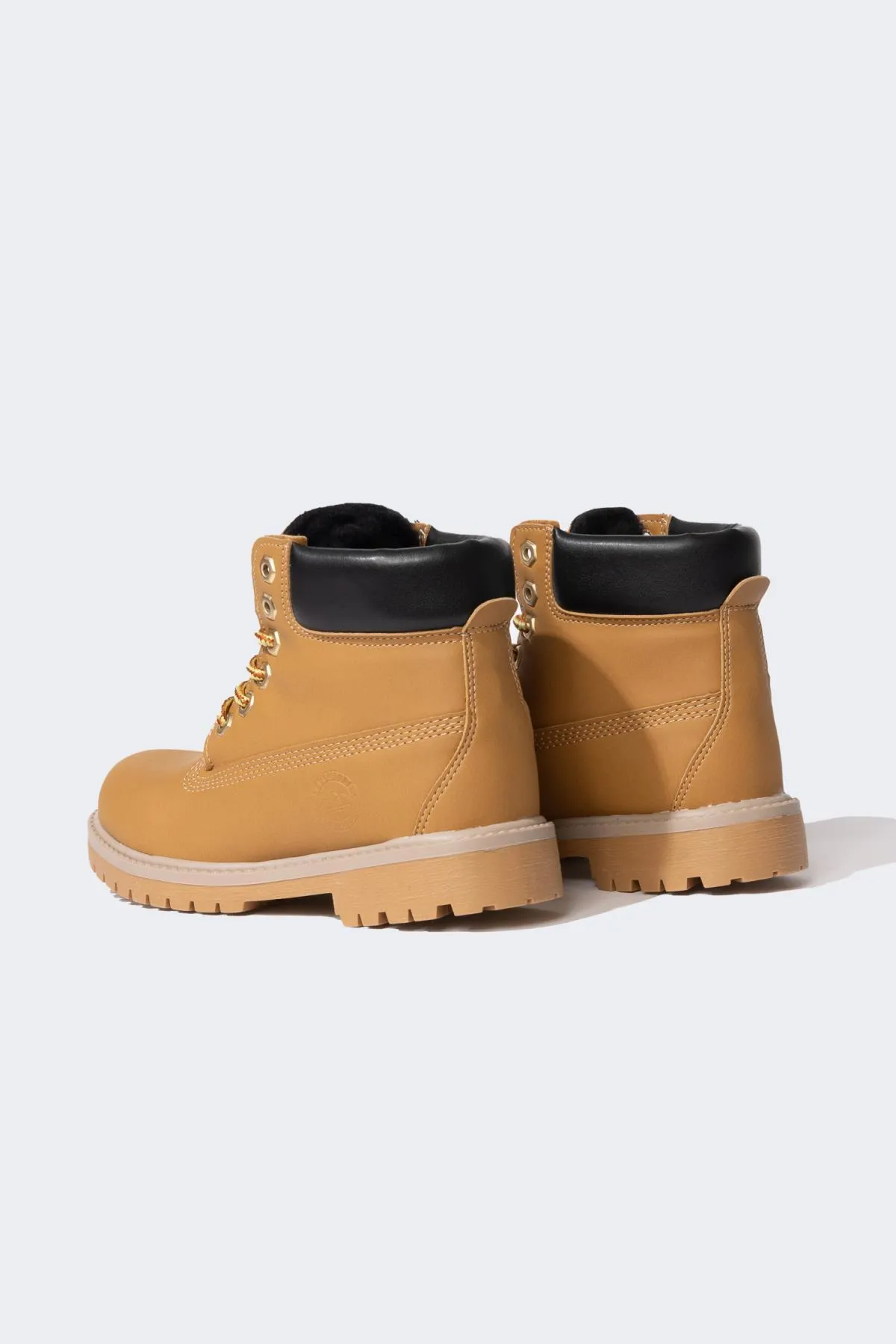 DeFacto  Jungen Stiefel aus Kunstleder mit gezackter Sohle B8342a823wn