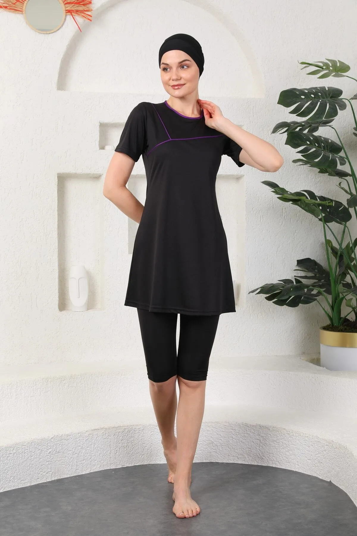 medipek  Lilafarbener, halbbedeckter Hijab-Badeanzug aus Lycra in Schwarz