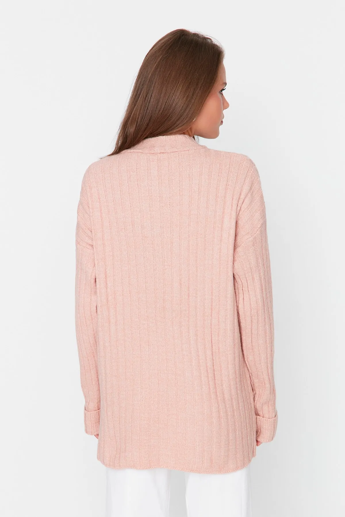 Trendyol Modest  Gerippter Strickpullover mit Knopfleiste und Puderkragen TCTAW23AK00035