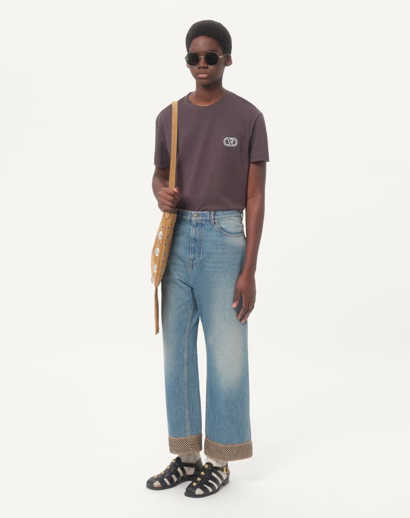 Camiseta de algodão com patch exclusivo Vlogo