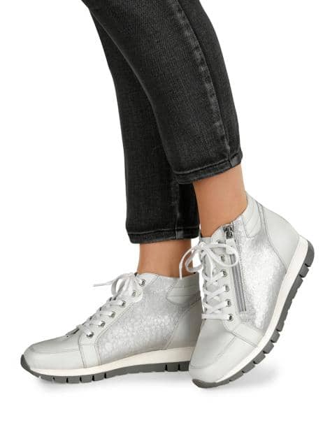Schnürschuh