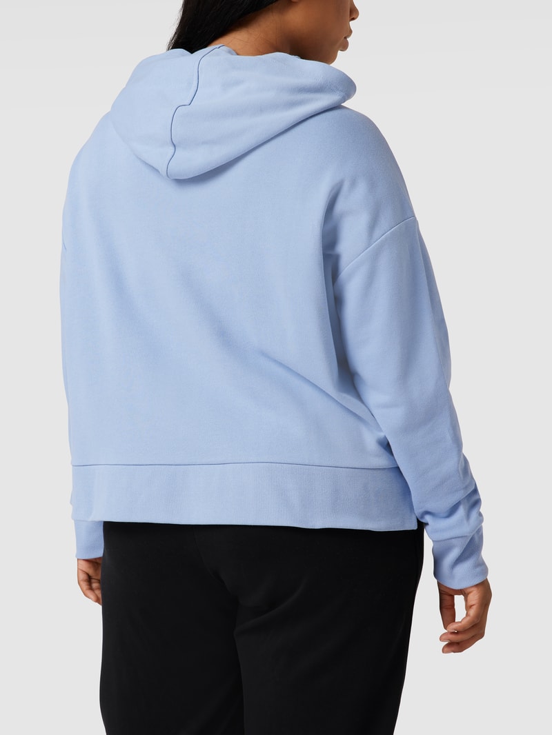 PLUS SIZE Hoodie mit Label-Stitching in hellblau