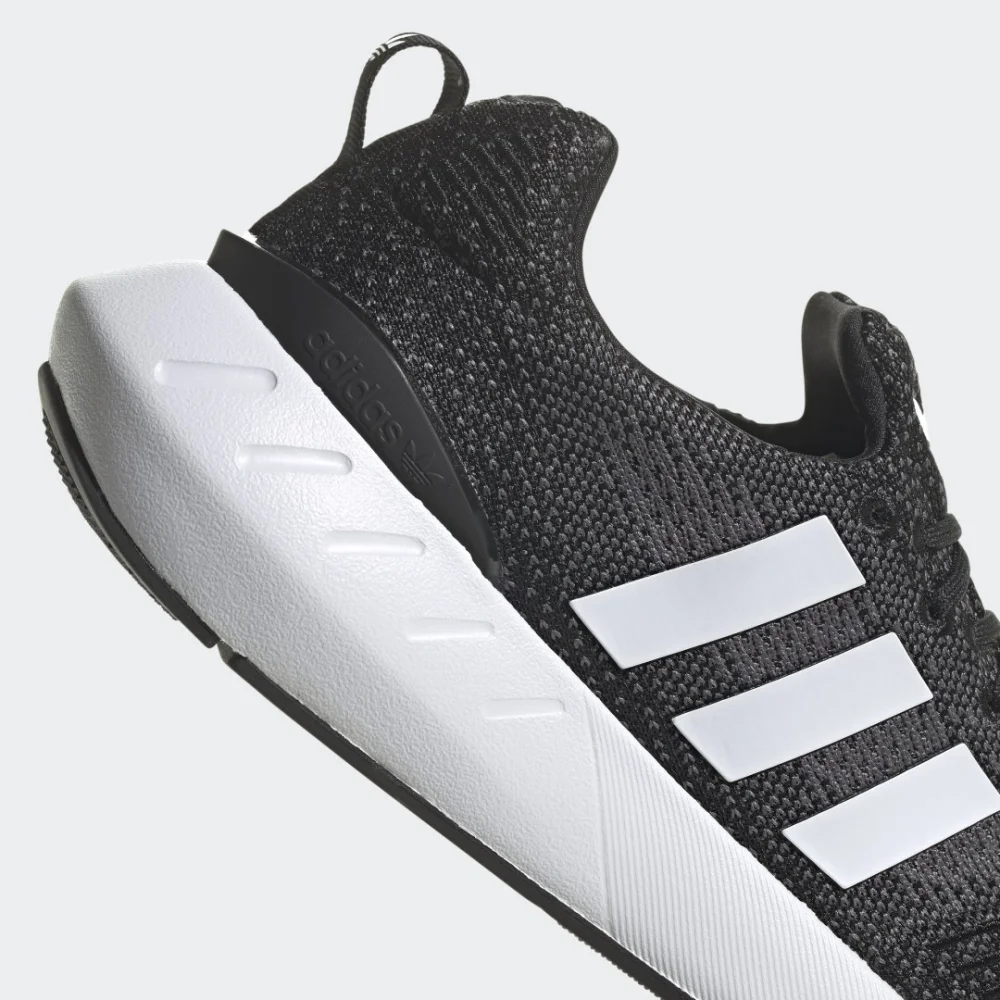 adidas Swift Run 22 GZ3496 / schwarz