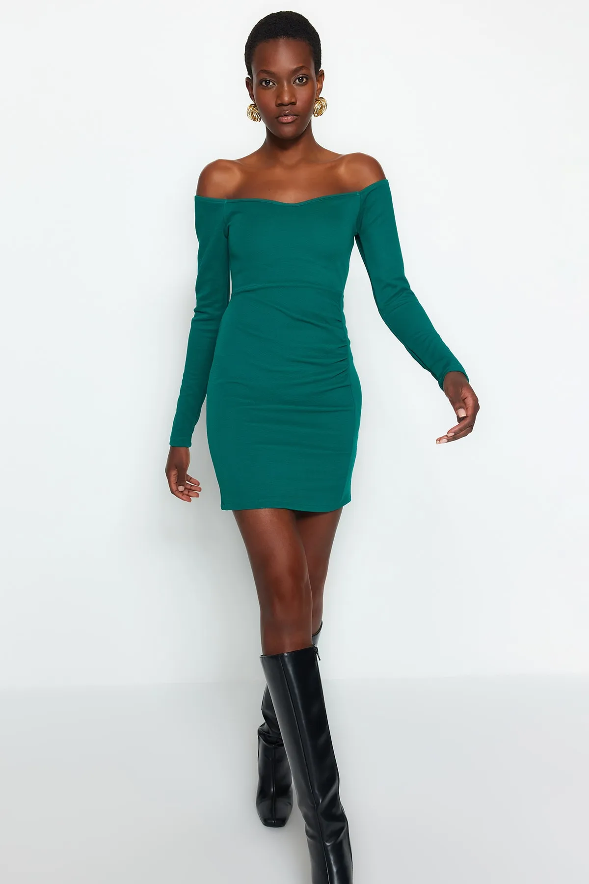 Trendyol Collection  Smaragdgrünes, osmanisches Raffungskleid mit detailliertem, tailliertem, flexiblem Strickkleid mit Minischlitz TWOAW24EL00226