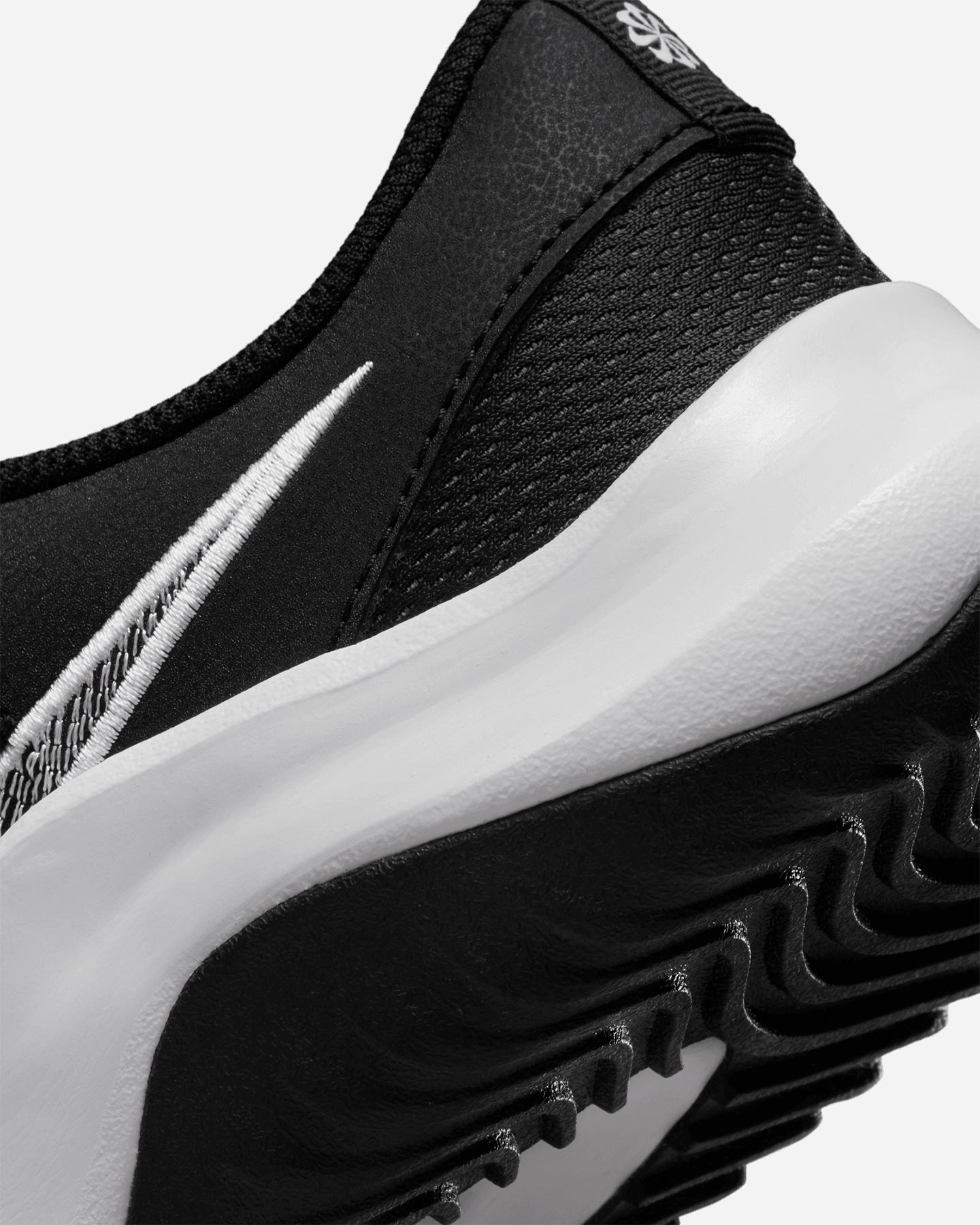 Tréningové topánky Nike Legend Essential 3 M DM1120-001