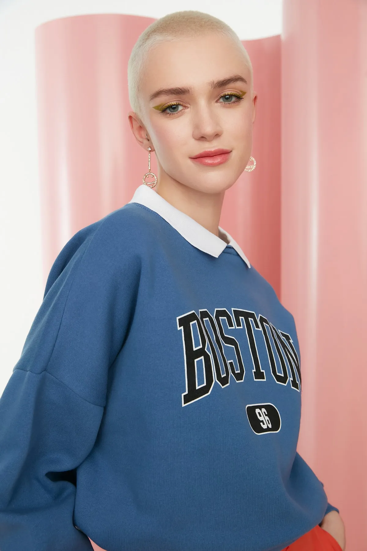 Trendyol Collection  Indigo bedrucktes Boyfriend-Sweatshirt aus dickem Fleece innen TWOSS21SW0171