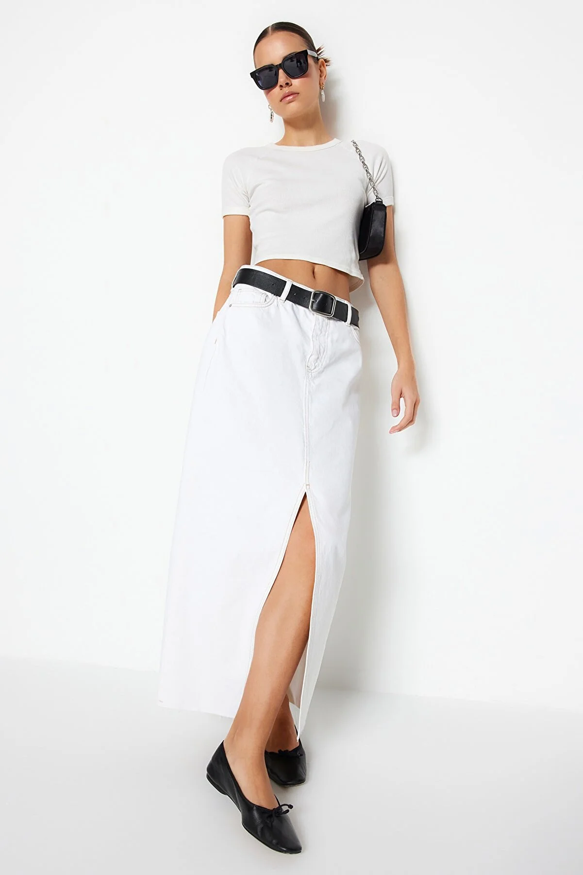 Trendyol Collection  Weißer geschlitzter Maxi-Jeansrock TWOSS23ET00290
