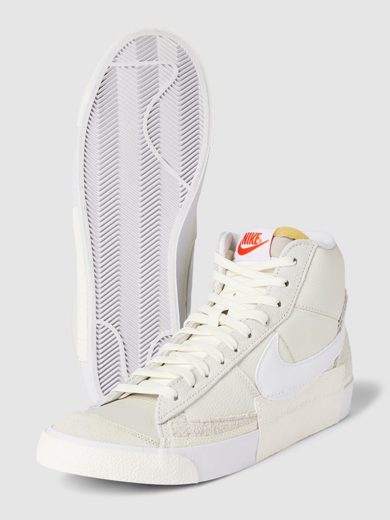 High Top Sneaker aus Leder mit Label-Detail Modell 'Mid Pro Club' in offwhite