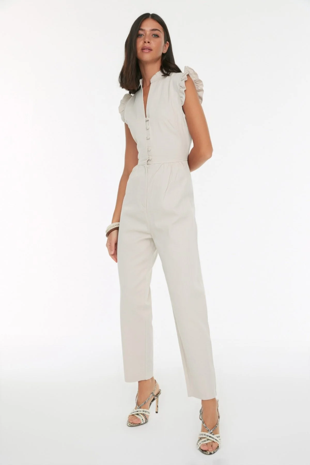 Trendyol Collection  Weißer, gewebter Overall mit Rüschendetails TWOSS22TU0253