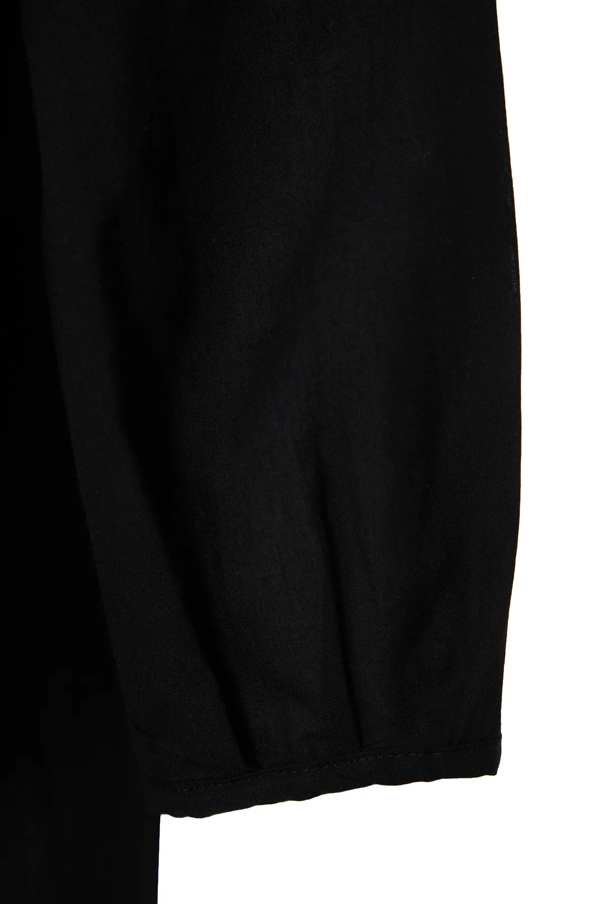Trendyol Collection  Schwarzes, weit geschnittenes Midi-Strandkleid aus Webstoff TBESS22EL0009