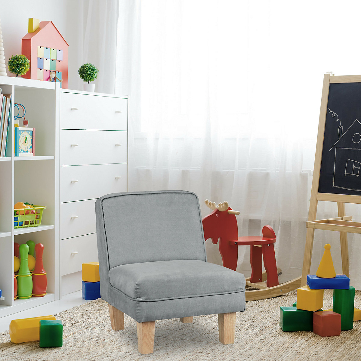 Kindersessel mit Holzfüßen