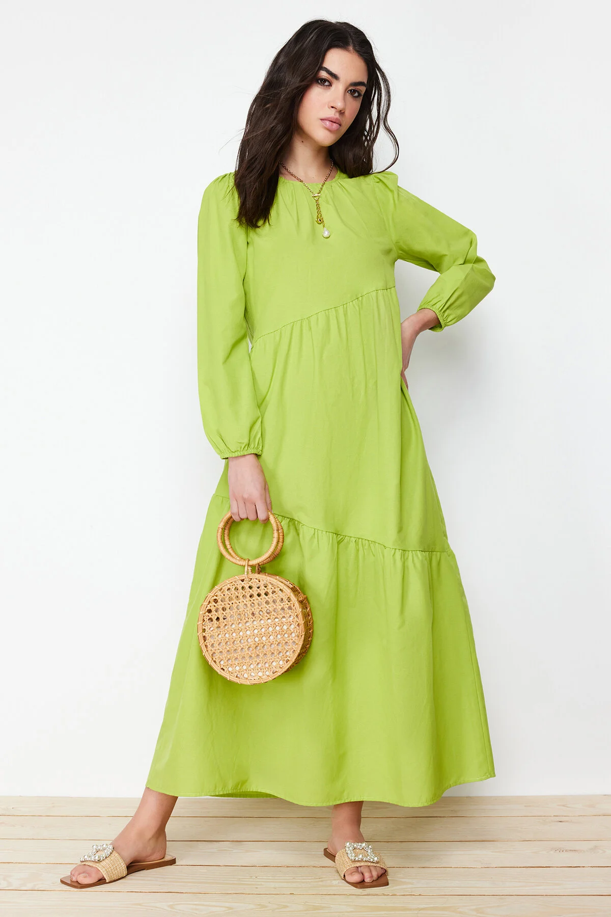 Trendyol Modest  Ölgrünes, detailliertes Baumwoll-Webkleid mit weitem Schnitt und Raffung TCTSS21EL3470