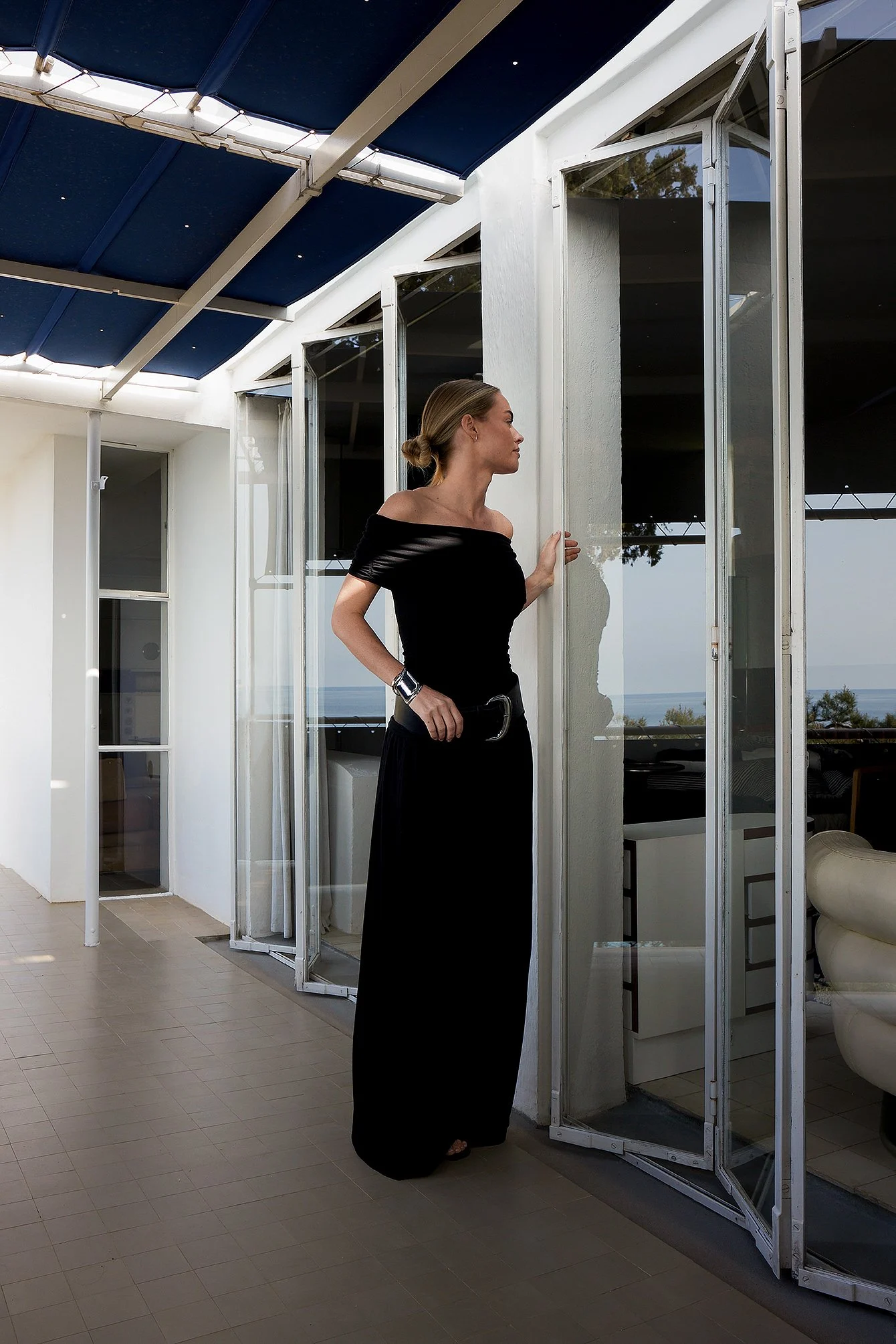 Schulterfreies Maxikleid mit niedriger Taille