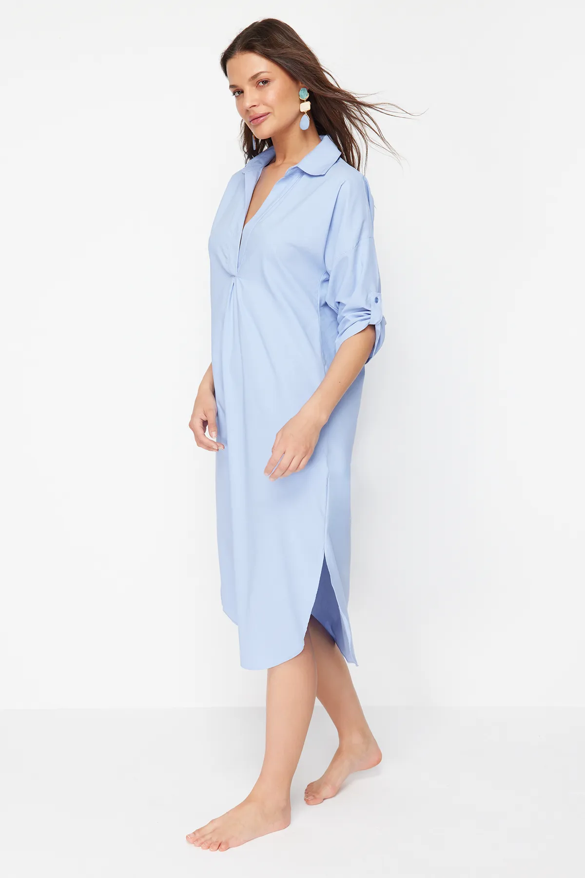 Trendyol Collection  Blaues gewebtes Midi-Strandkleid mit Schlitz TBESS21EL3847