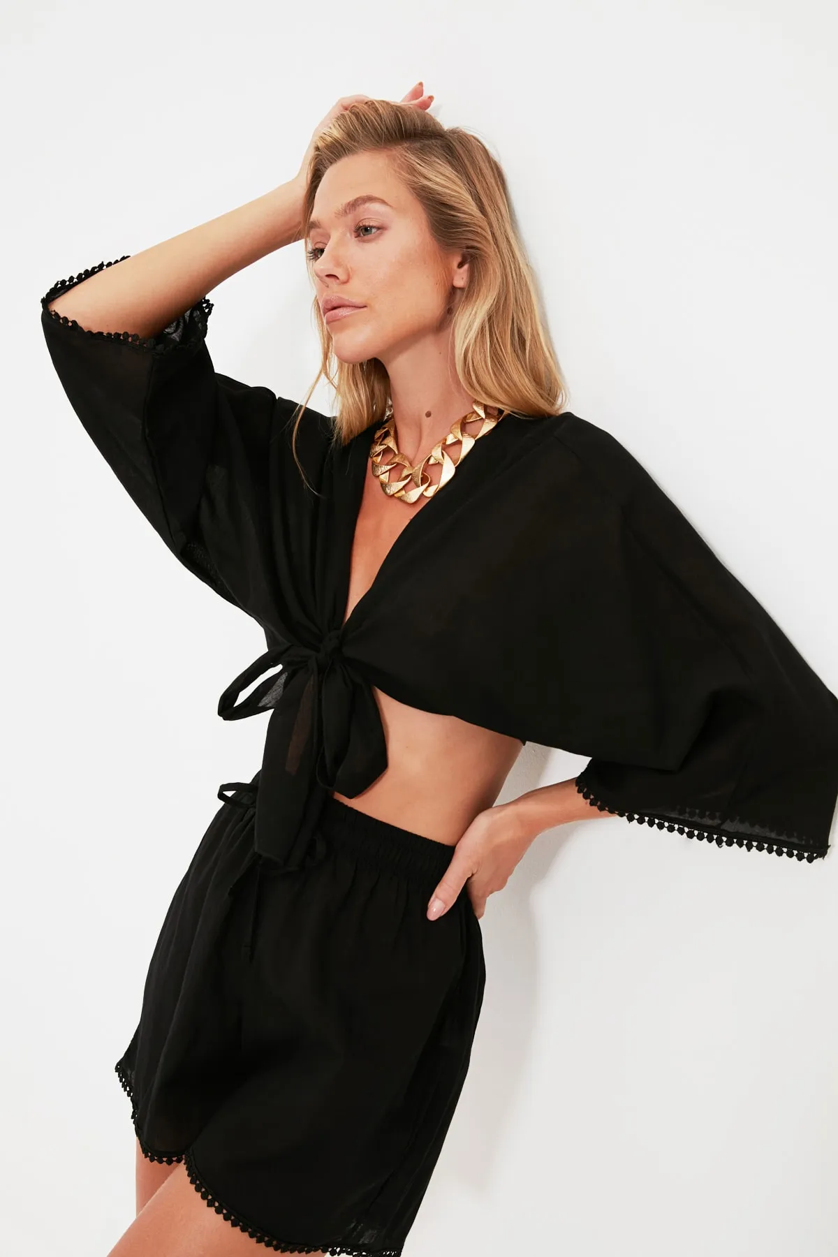 Trendyol Collection  Set aus Strandoberteil und -unterteil aus Voile mit „Black Tie“-Details TBESS21AU0481