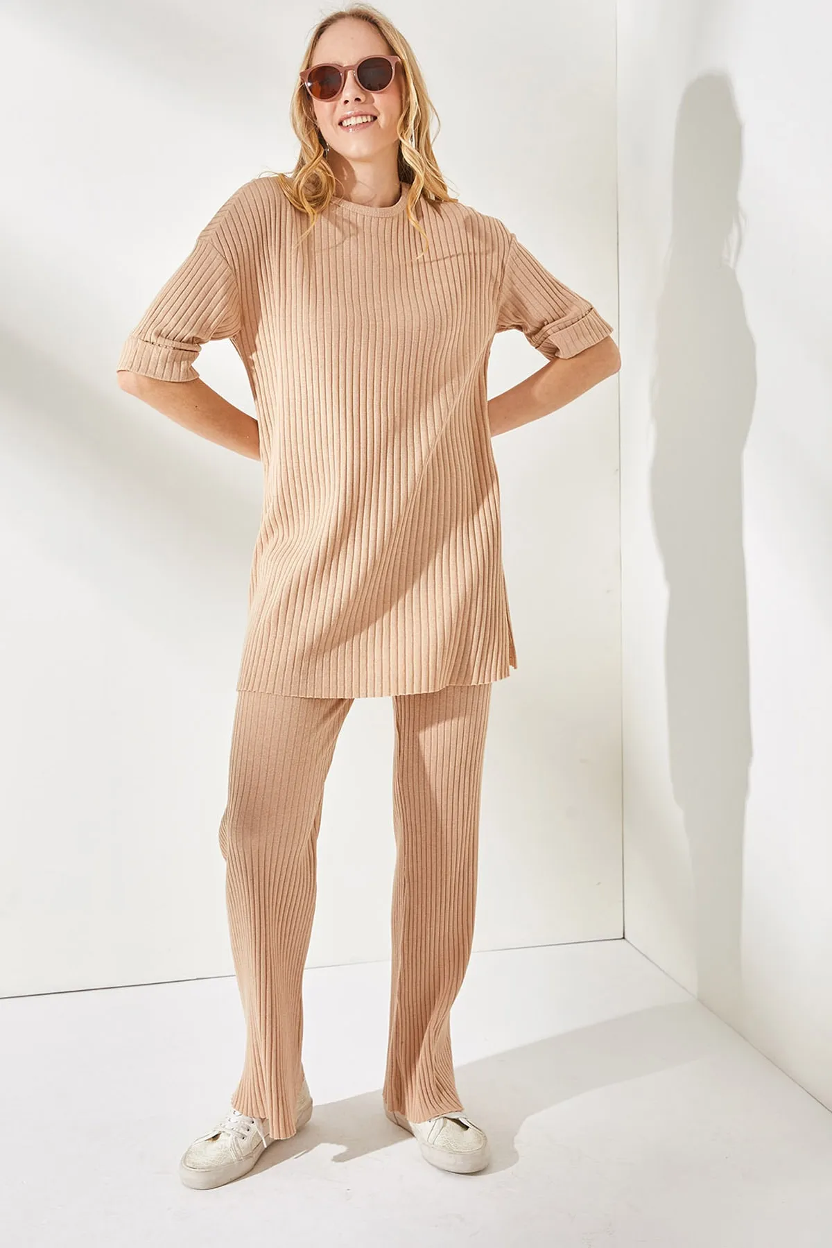 Olalook  Damen-Set aus Lycra mit kurzen Ärmeln, Unterteil und Oberteil in Beige TKM-19000191