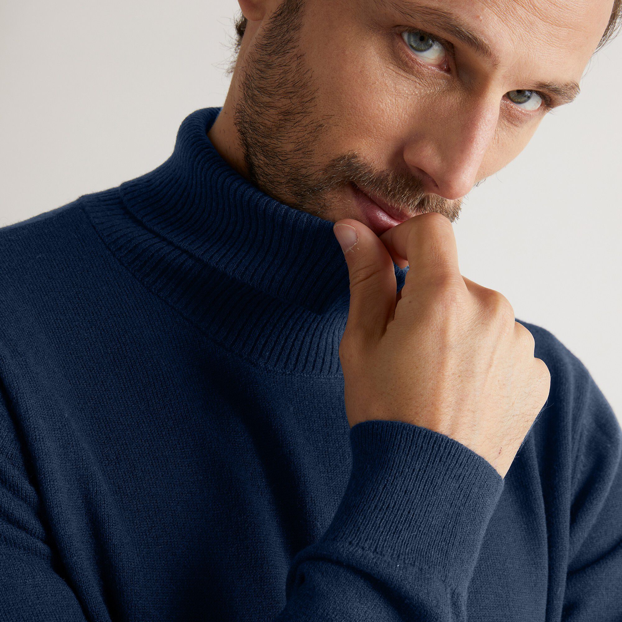 Pull col roulé en laine mélangée