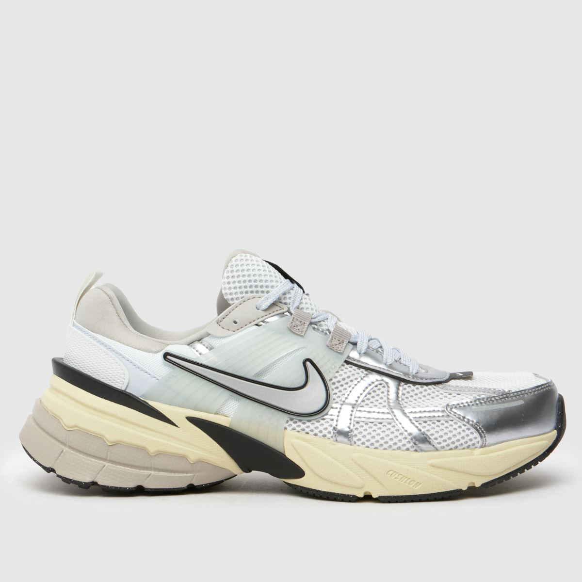 Nike v2k träningsskor i vitt och silver