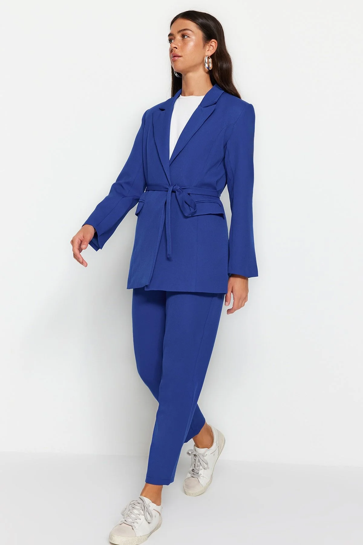 Trendyol Modest  Blauer Anzug aus Crêpe mit Schnürung, detailliertem Futter, Jacke und Hose aus gewebtem Unterteil und Oberteil TCTSS23US00044