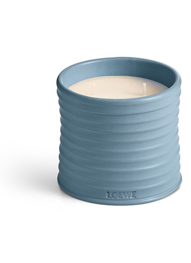 LOEWE vidēja izmēra ciprešu bumbiņu svece - aromātiskā svece 610 grami