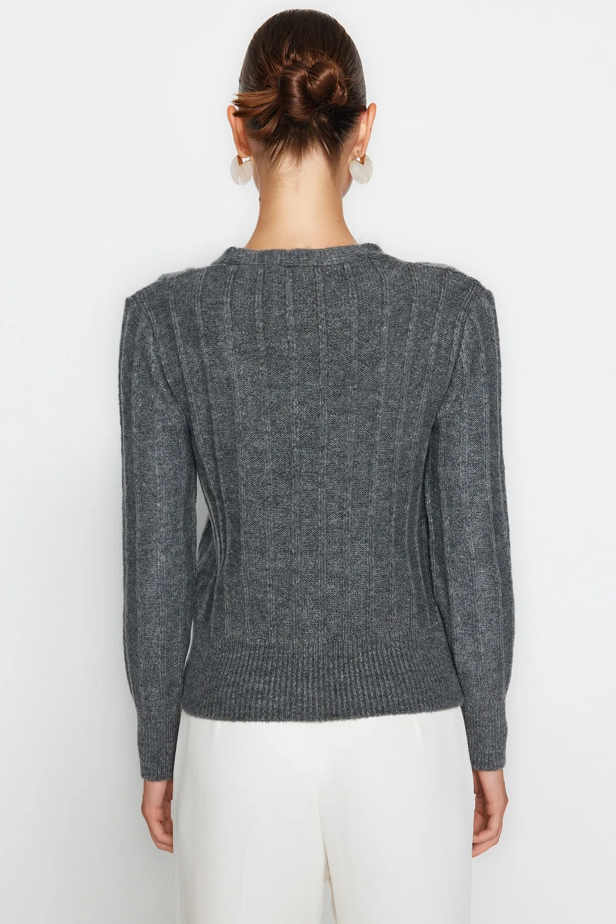Trendyol Collection  Grauer, weich strukturierter Strick-Cardigan TWOAW24HI00152