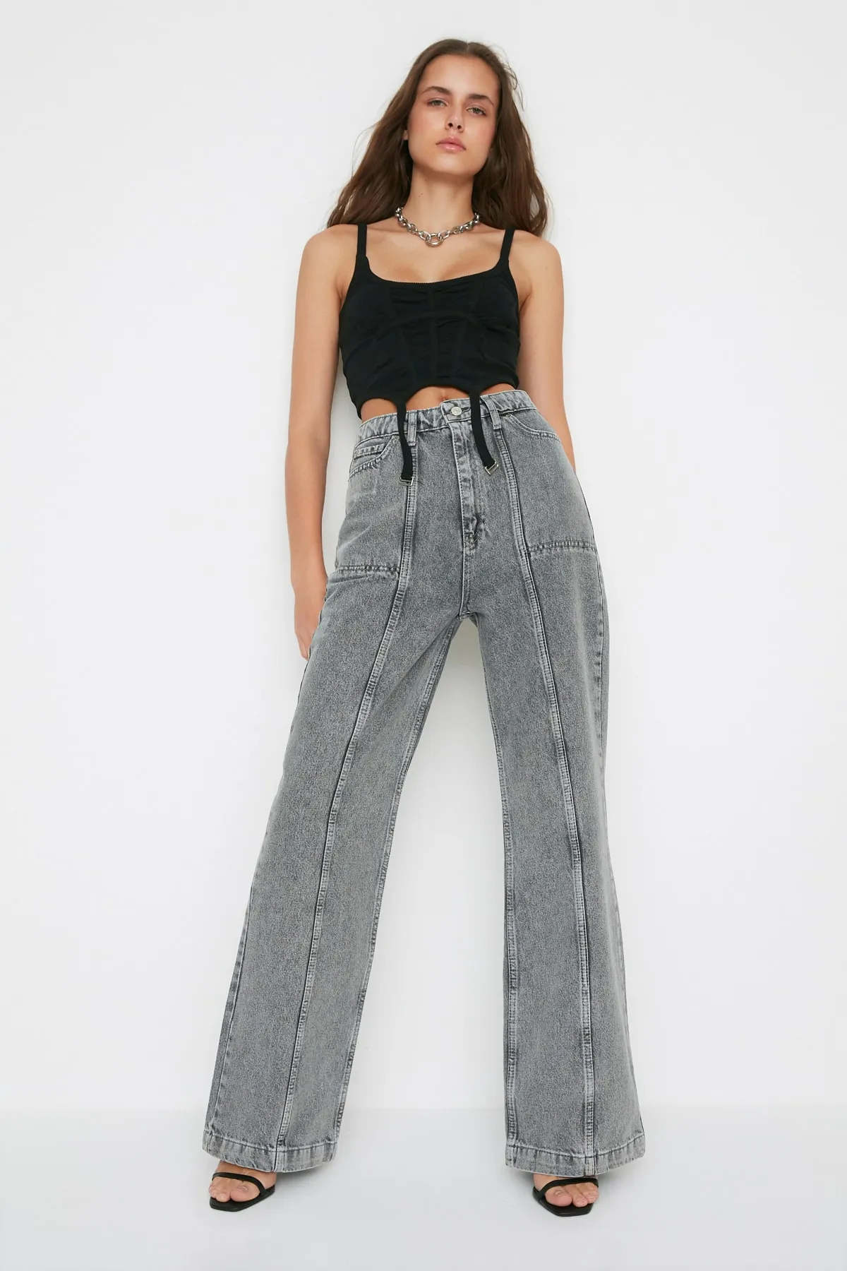 Trendyol Collection  Graue Jeans mit hoher Taille und weitem Bein im 90er-Stil mit Ziernähten in limitierter Auflage TWOAW22JE0710