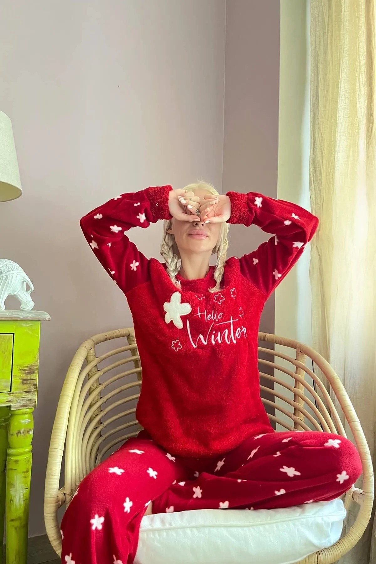 Pijamaevi  Rotes „Hello Winter“ gemustertes Plüsch-Pyjama-Set für Damen