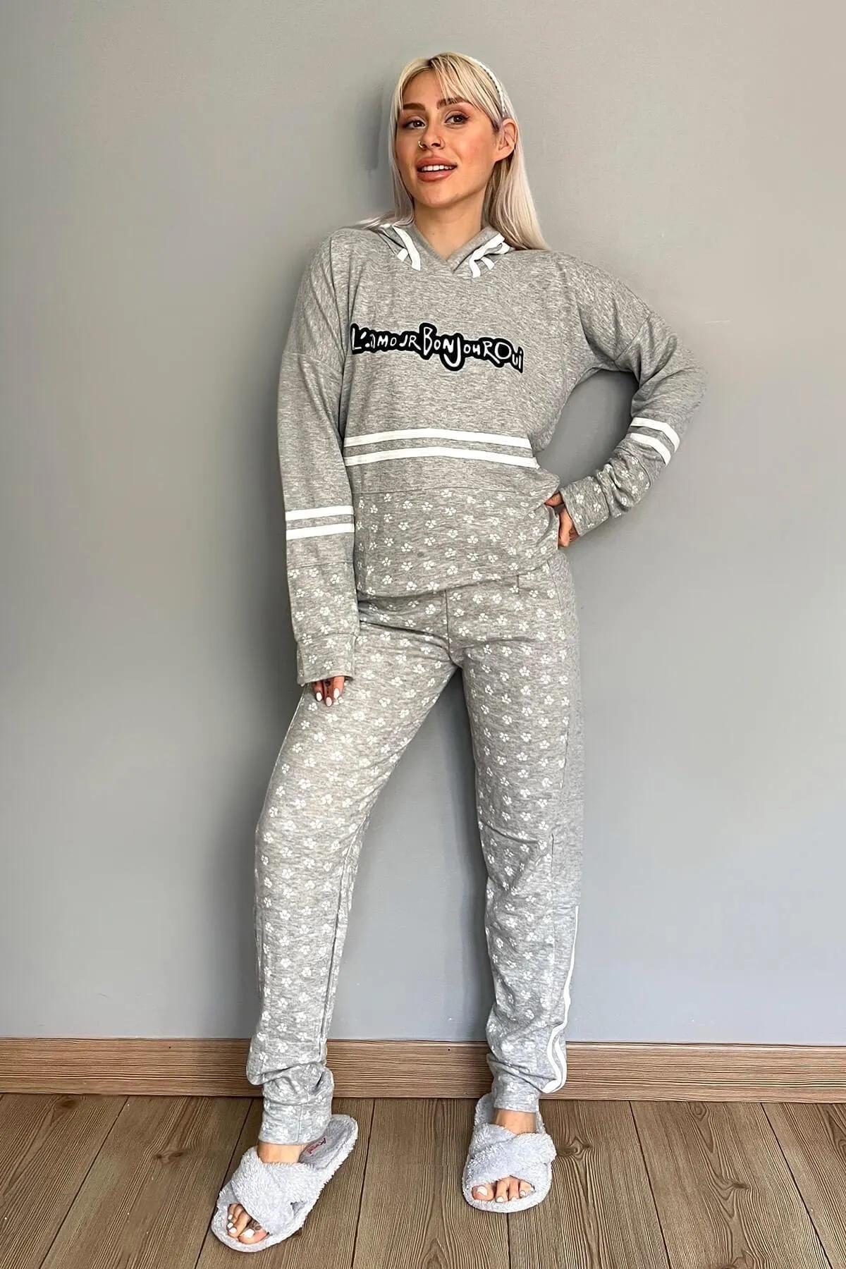 Pijamaevi  Graues, weiches Strick-Pyjama-Set mit Bonjour-Street-Muster