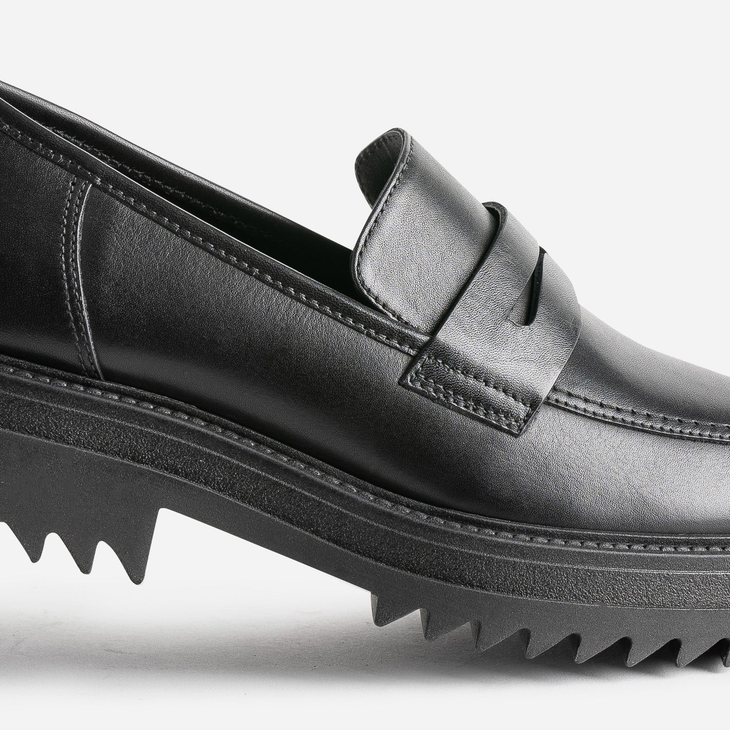 Mocassin TEXTO noir en cuir à semelle crantée