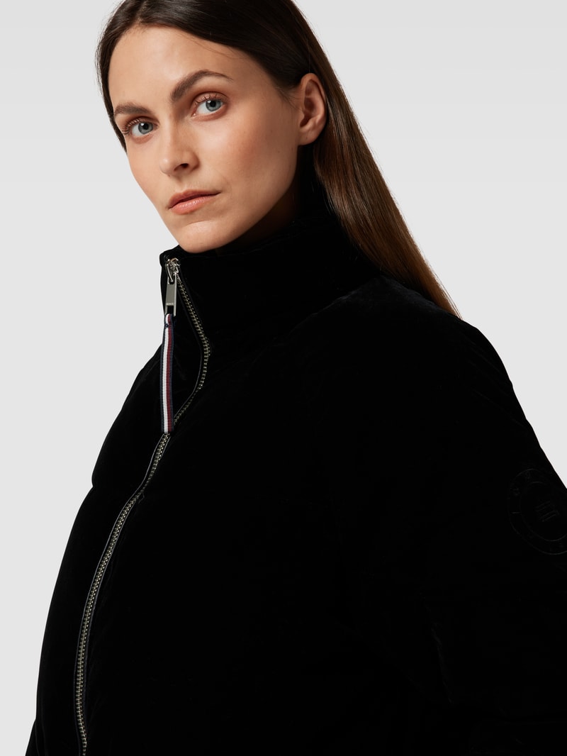 Jacke mit Stehkragen und Reißverschluss in schwarz