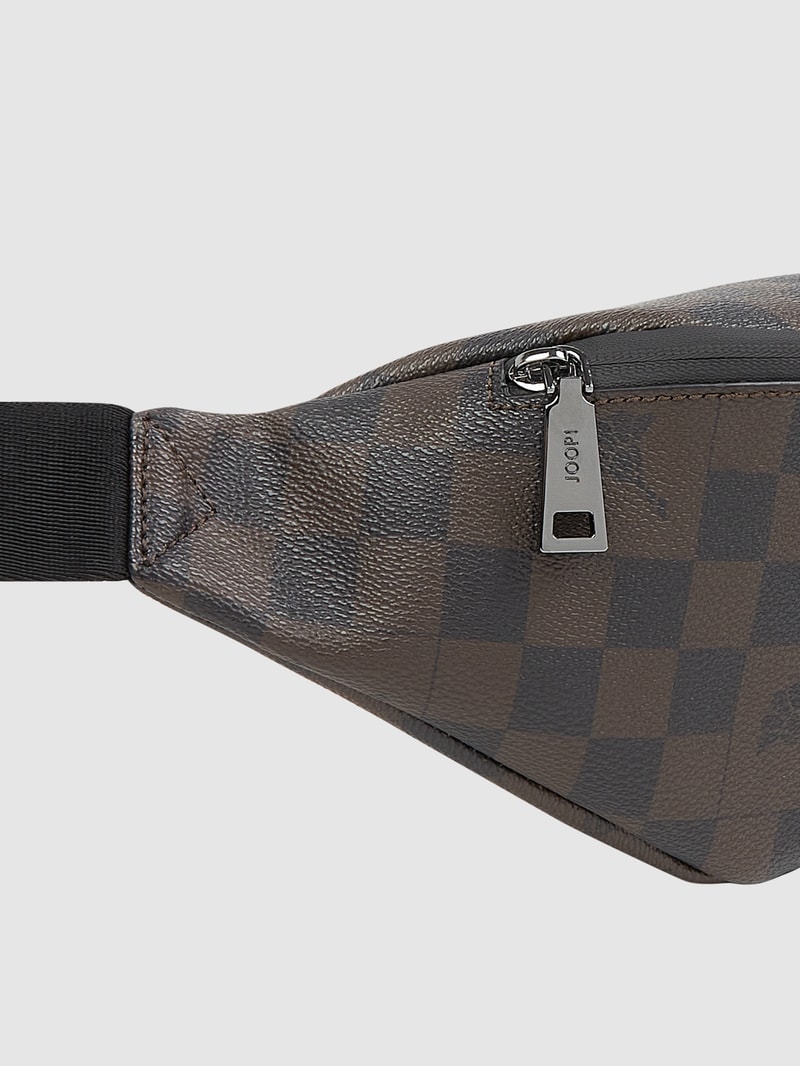 Bauchtasche mit Logo-Muster Modell 'Piazza Leo' in dunkelbraun