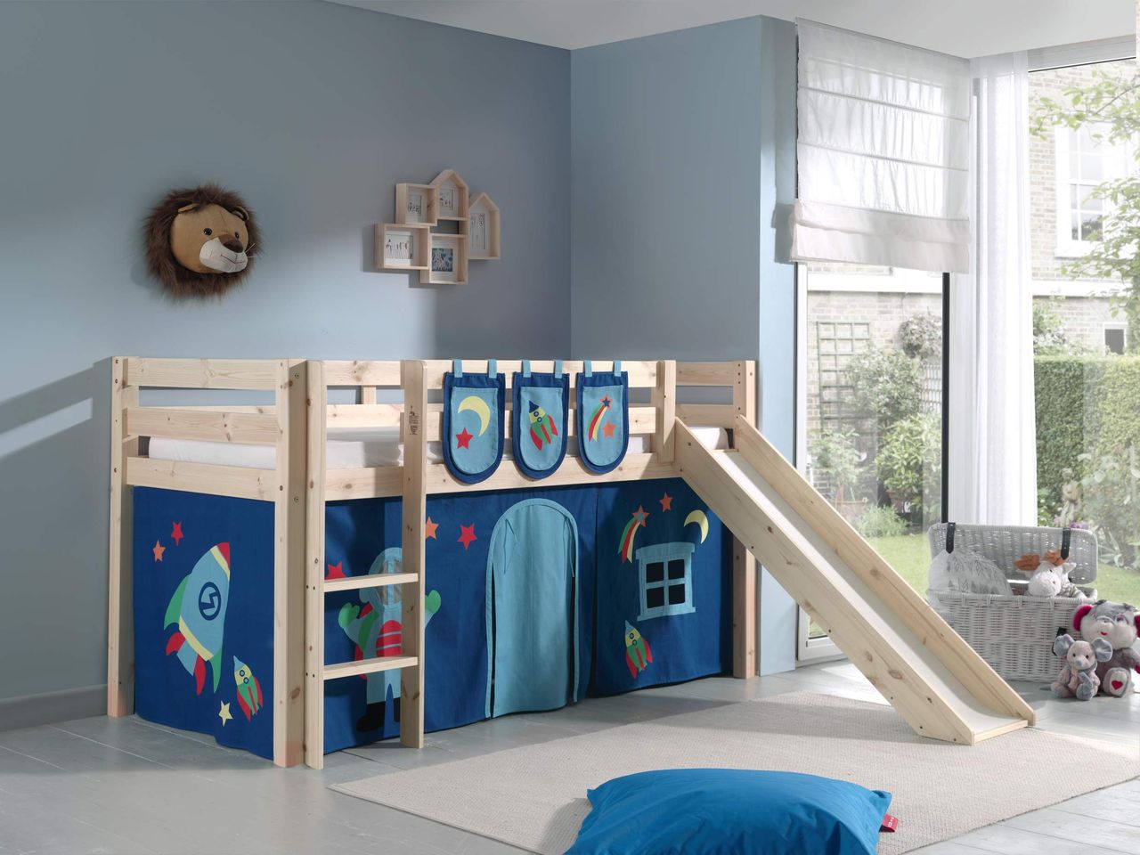 VIPACK Spielbett Pino inkl. Rutsche mit Textilset Vorhang und 3 Taschen 