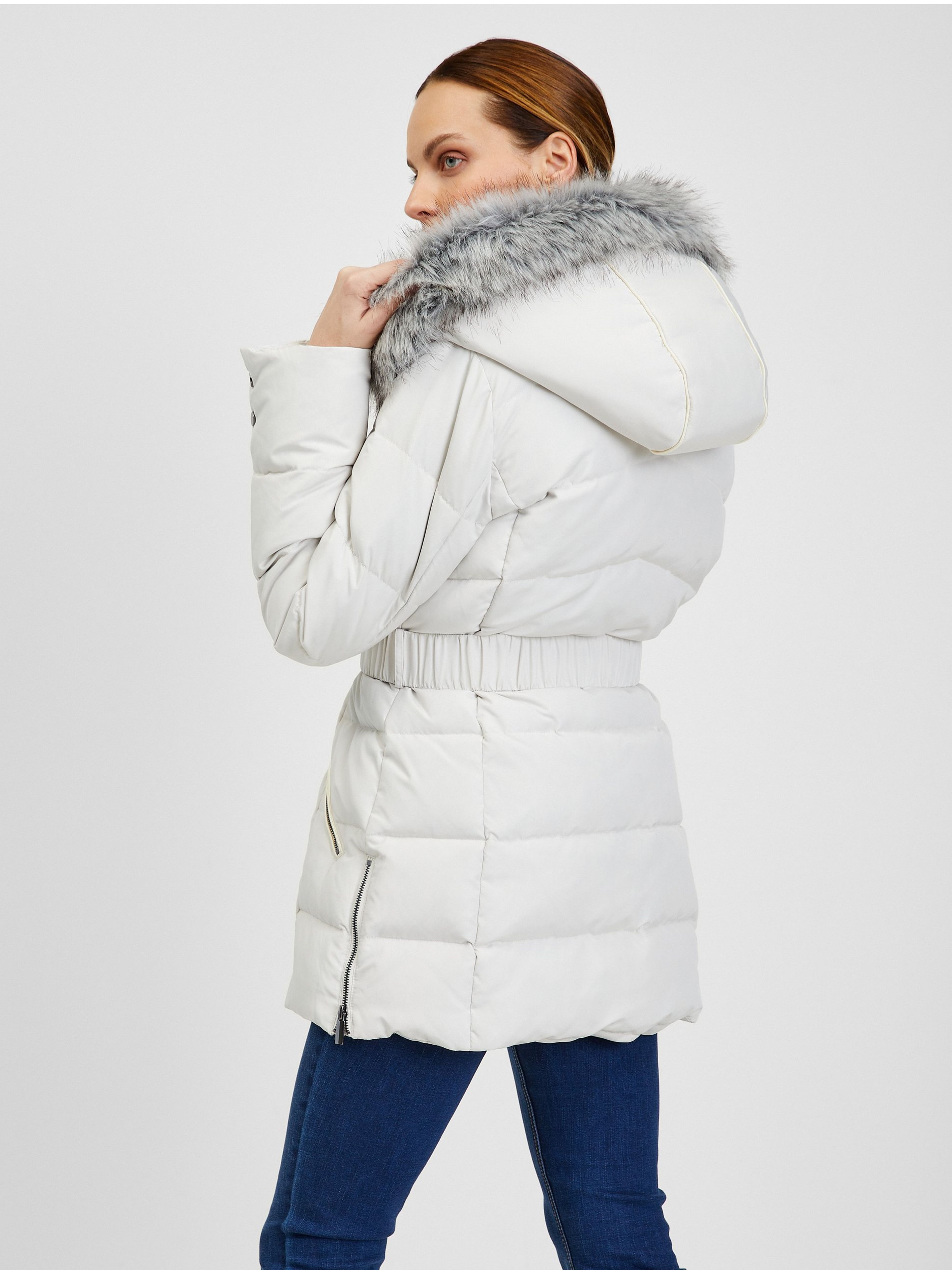 Cremefarbene Damen-Winter-Steppjacke mit Gürtel ORSAY