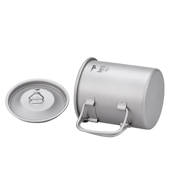 Titan Becher mit Klappgriff und Deckel