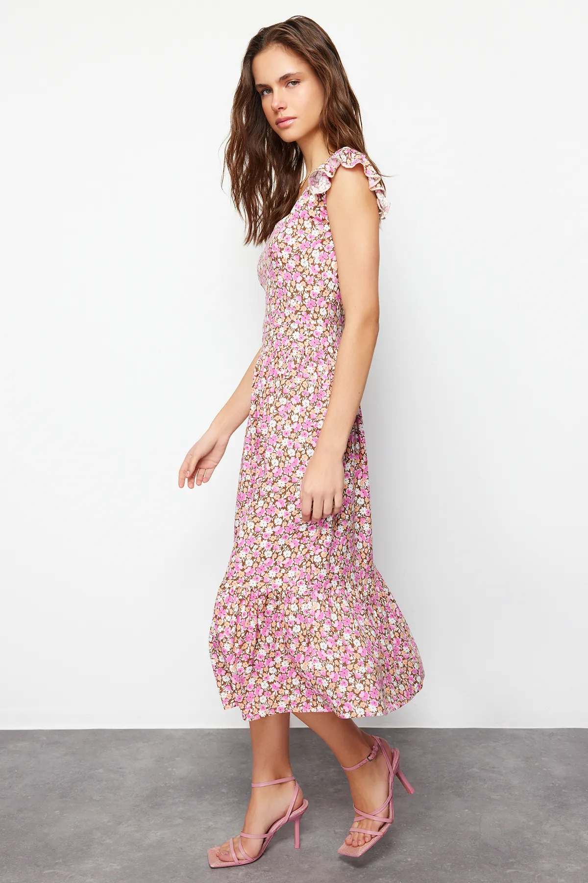 Trendyol Collection  Lila gemustertes Viskose-Webkleid mit quadratischem Kragen