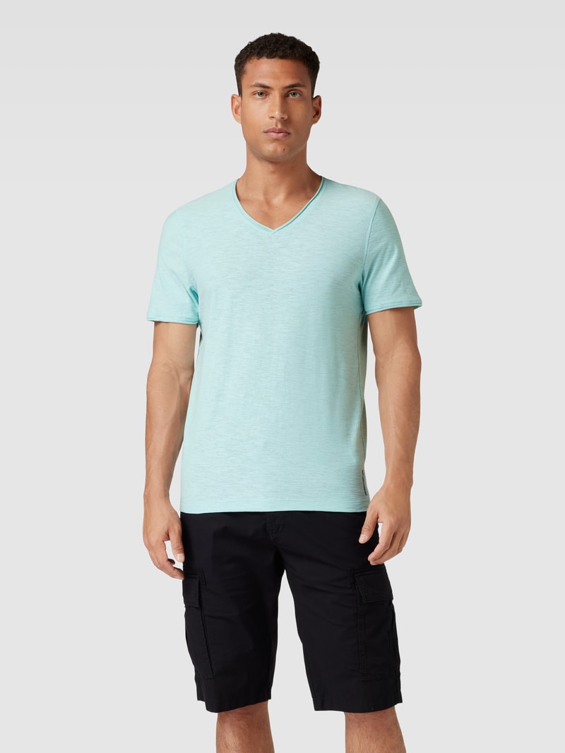 Regular Fit T-Shirt aus Baumwolle mit V-Ausschnitt in helltürkis