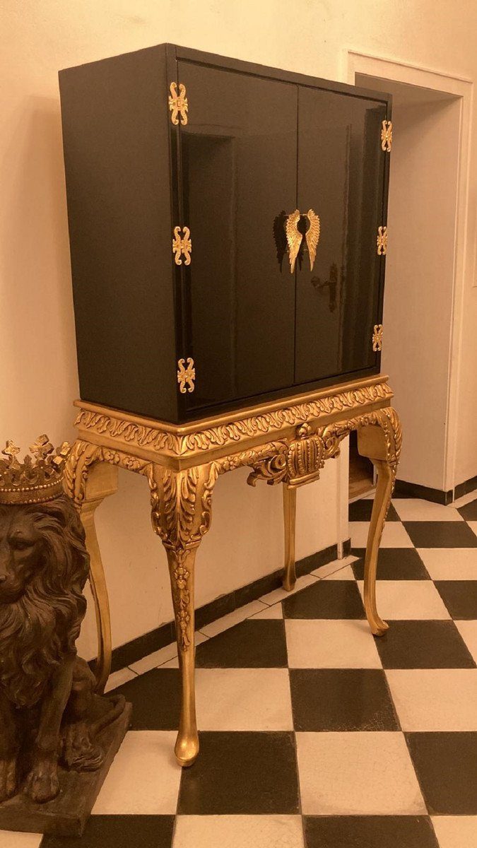 Casa Padrino Barschrank Pompöös by Luxus Barock Barschrank Schwarz / Gold - Pompööser Barock Weinschrank designed by Harald Glööckler - Barock Bar Möbel - Edel & Prunkvoll