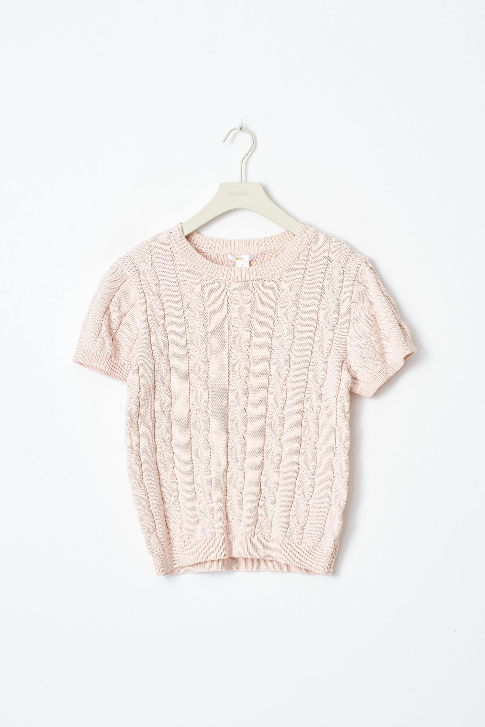 Y cable knitted top