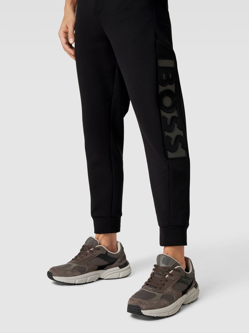 Sweatpants mit Label-Print Modell 'Helwyn' in schwarz
