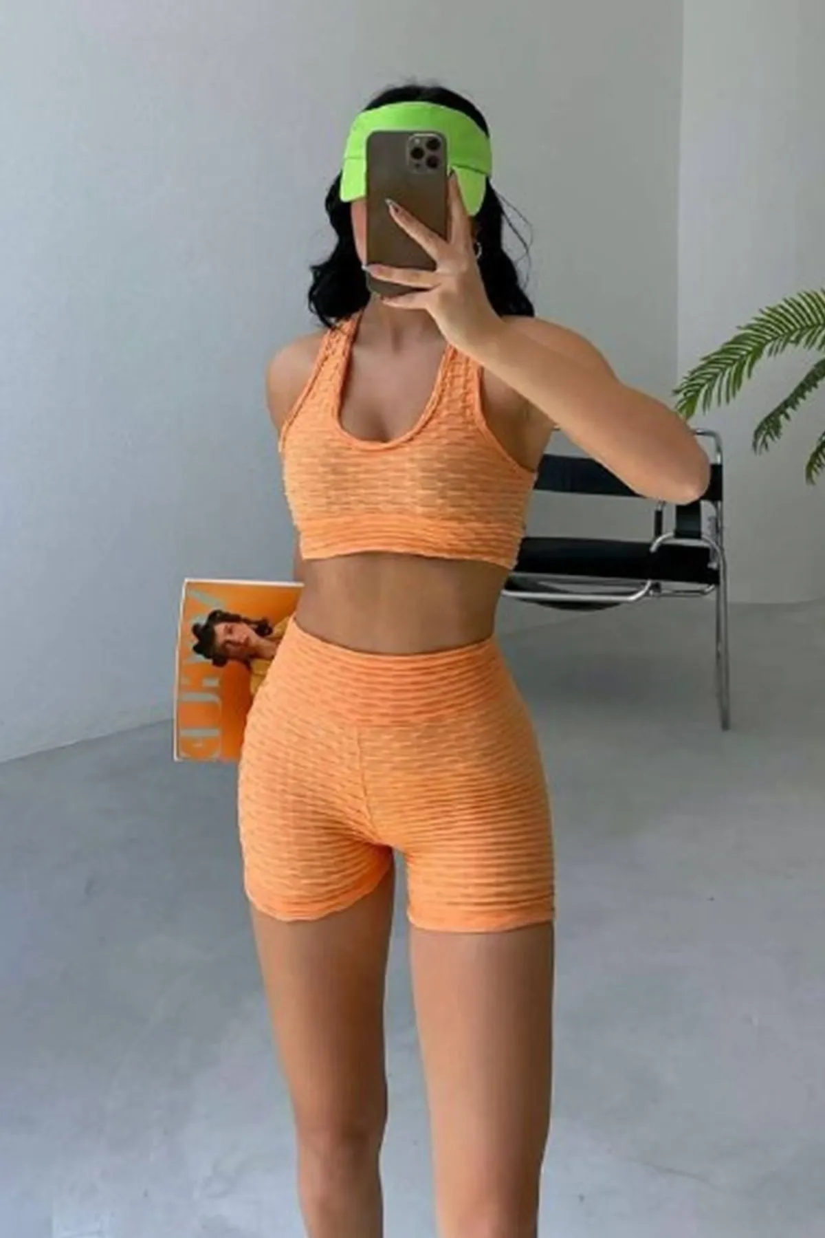 lovebox  Orangefarbenes Set aus kurzer Bluse und Shorts mit gekreuzten Streifen für Damen, 1252