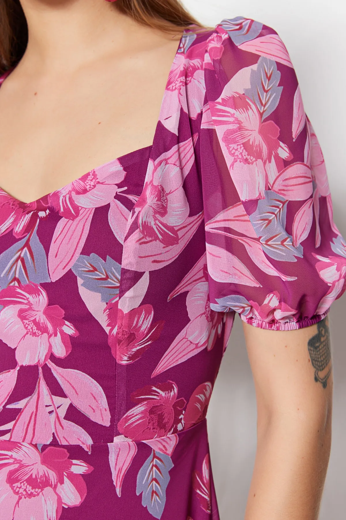 Trendyol Collection  Lila geblümtes A-Linien-Minikleid aus Chiffon mit Futter TWOSS22EL2168