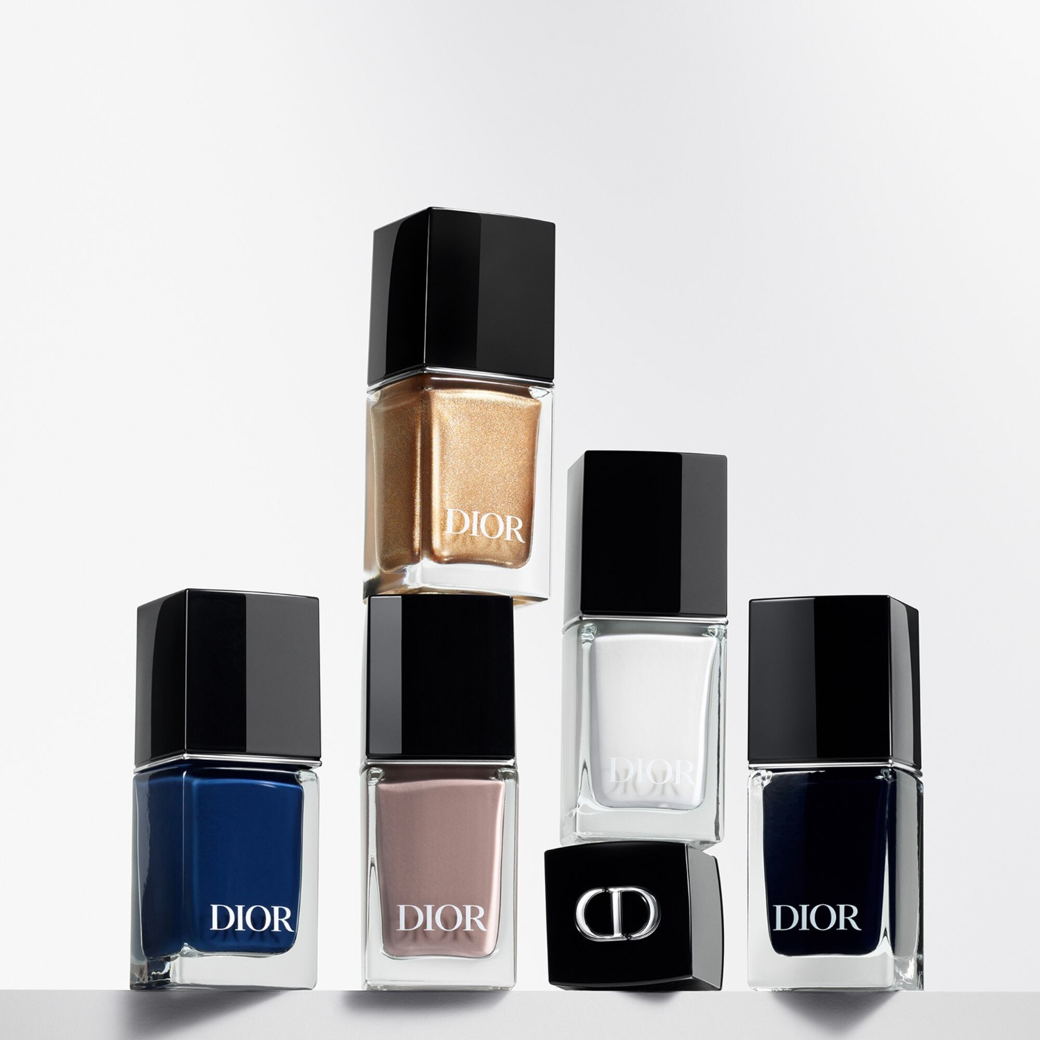 DIOR лак за нокте са гел ефектом у боји кутюр