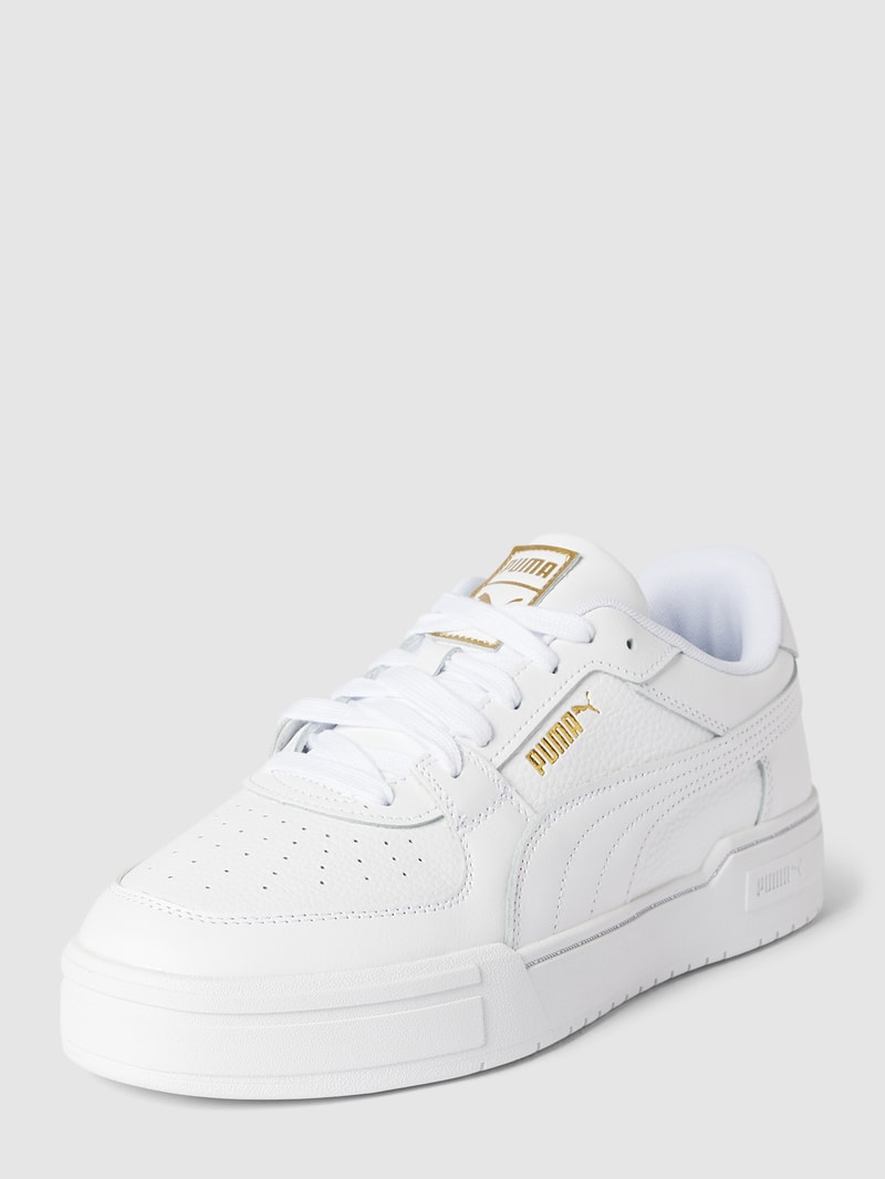 Sneaker mit Perforierungen Modell 'Pro' in weiß